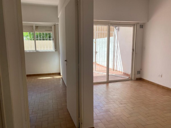 Neuquen. Alquiler. Departamento con patio. Zona Bajo Comercial