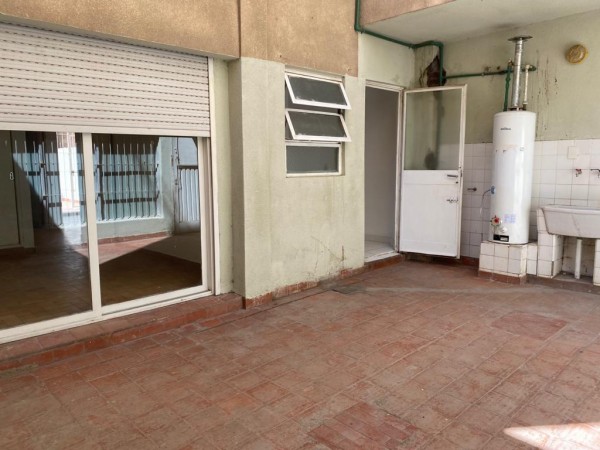 Neuquen. Alquiler. Departamento con patio. Zona Bajo Comercial