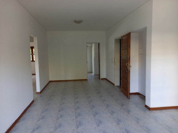 Neuquen. Alquiler. Centro Alto. Departamento semipiso 2  dormitorios. Sin Cochera