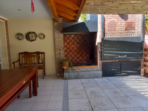 Neuquen. Alquiler. Casa 3 dormitorios en dos plantas. Barrio Rio Grande 