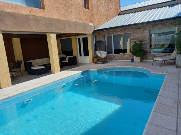 Neuquen. Alquiler. Casa 3 dorm suite, con piscina climatizada. 