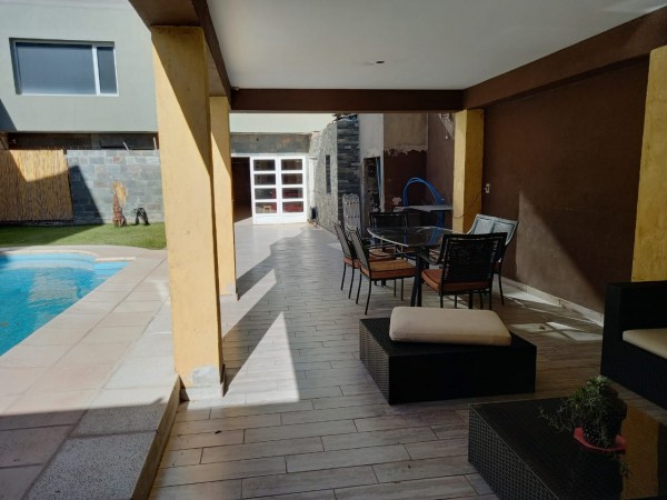 Neuquen. Alquiler. Casa 3 dorm suite, con piscina climatizada. 