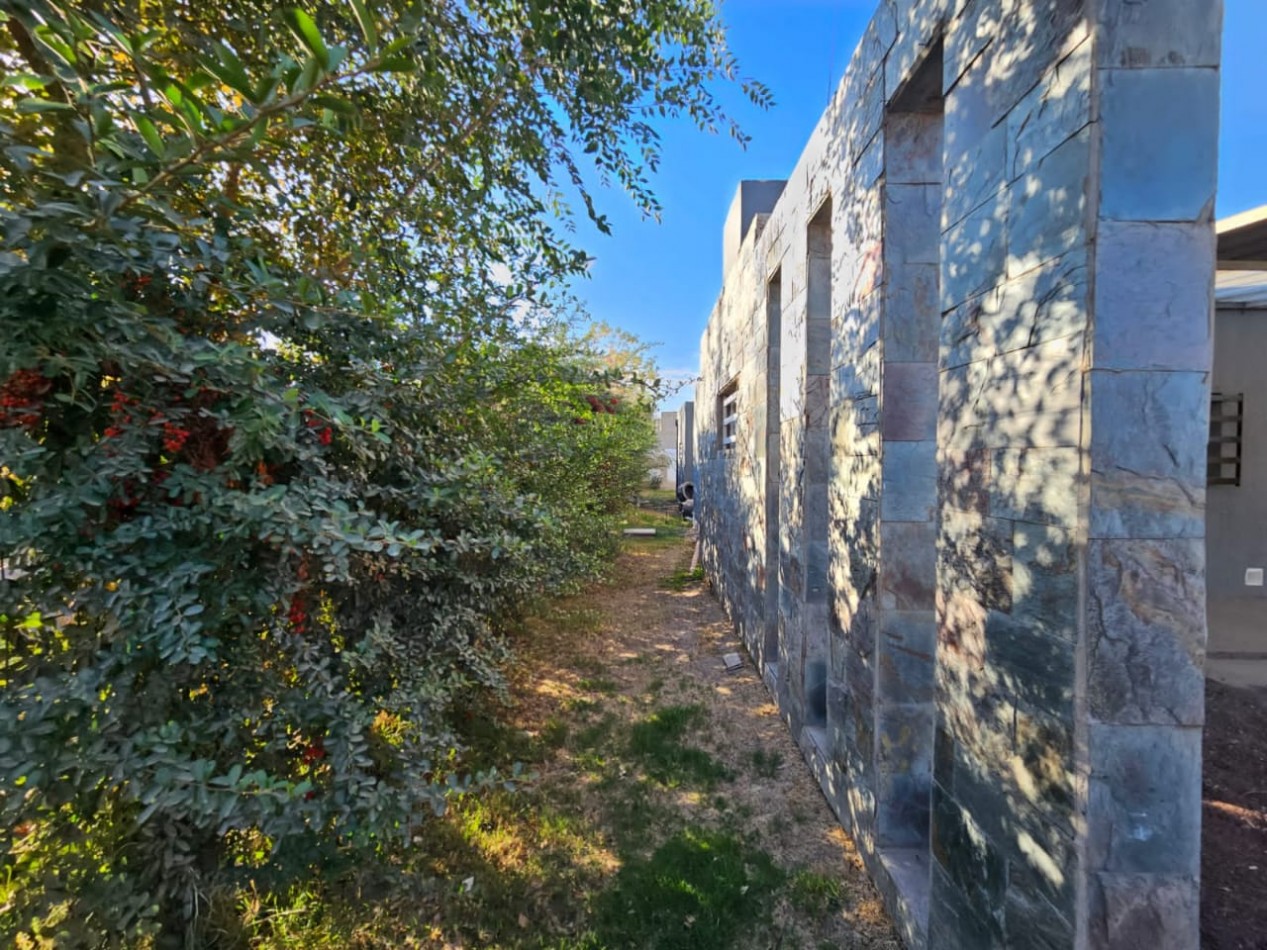 Rio Negro.  Cipolletti Alquiler Casa 3 dorm Barrio Manzanar