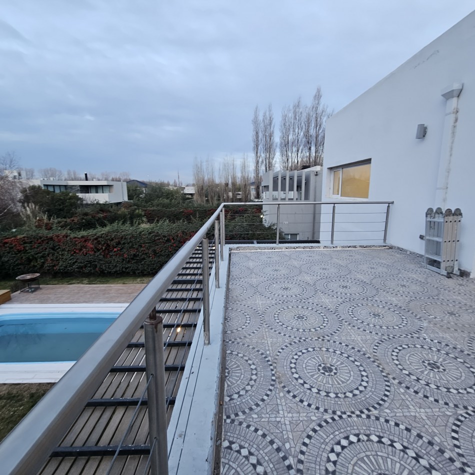 Neuquen Alquiler Casa Nivel gerencial en dos plantas Barrio Cerrado Sauces del Limay