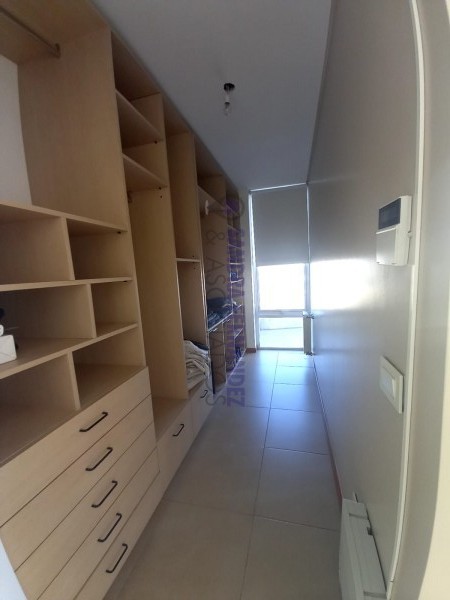 Neuquen. Alquiler. Piso. Santa Genoveva, 3 dormitorios en suite. 