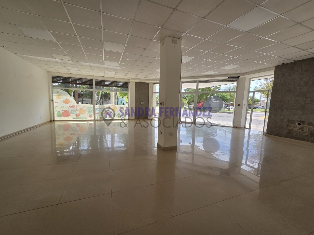 Neuquen Alquiler Local Oficina Comercial en esquina