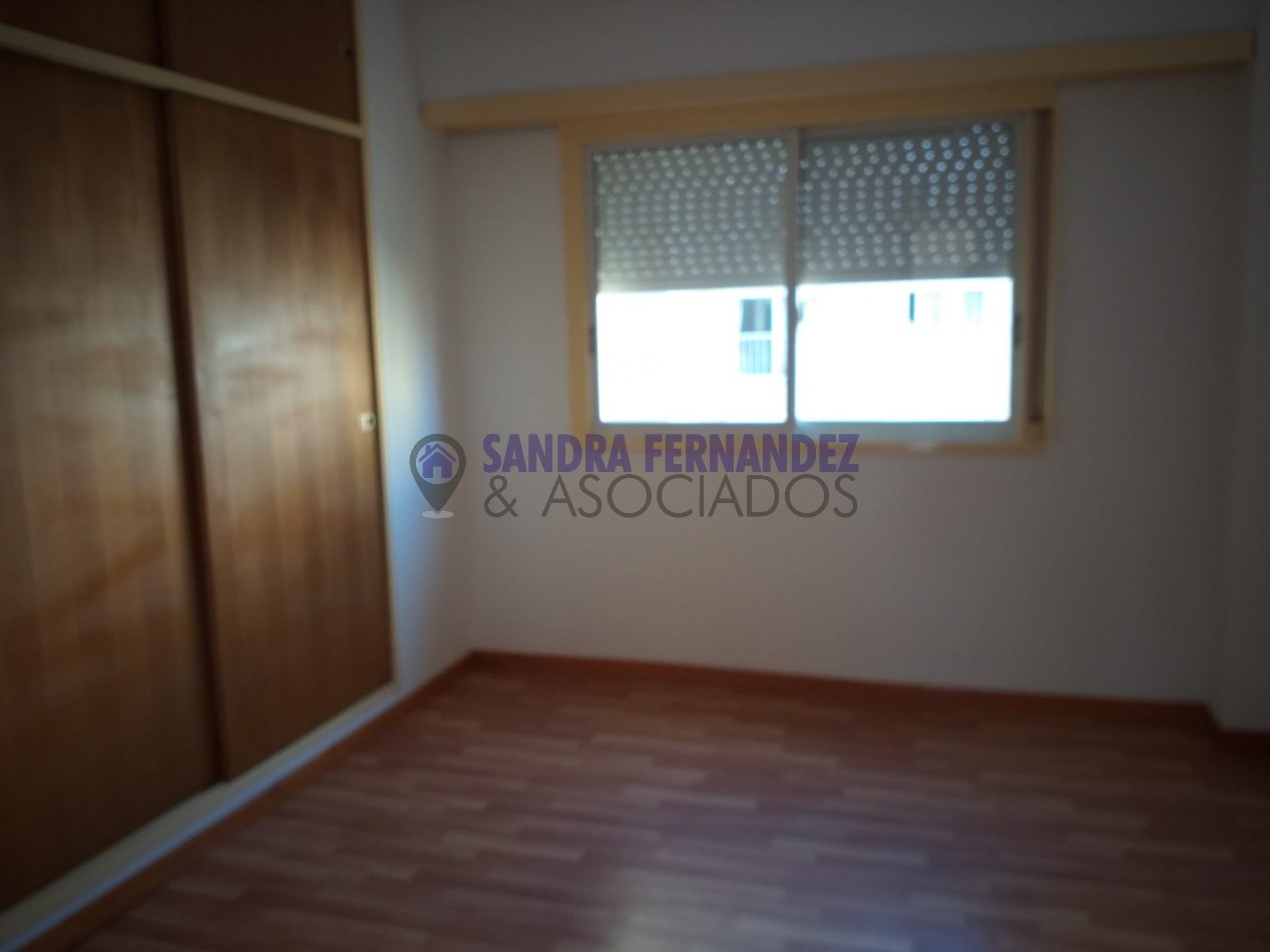Neuquen. Alquiler. Departamento 2 dormitorios con cochera Zona Policlinico/Hospital Castro Rendon