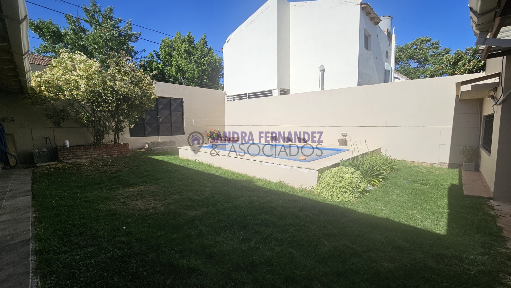 Neuquen. Venta Casa Barrio Santa Genoveva Salida por dos calles