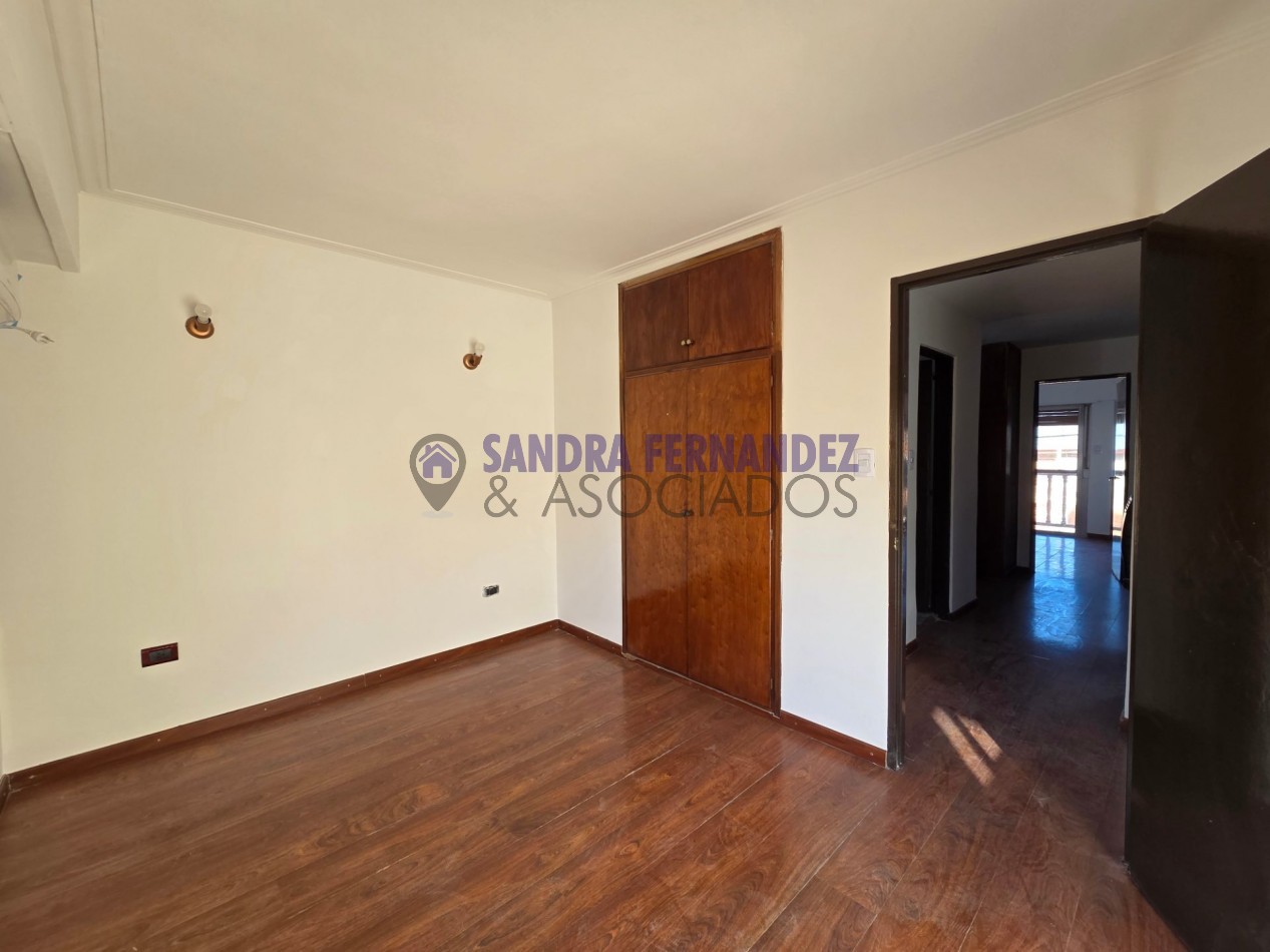 Neuquen Alquiler Duplex 3 dormitorios entrada para vehiculo con rejas