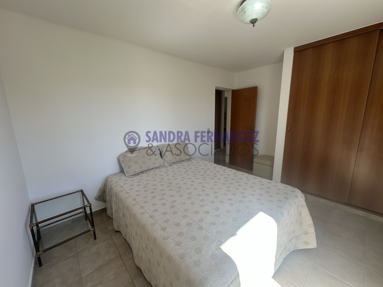 Neuquen. Alquiler. Departamento 2 dormitorios amoblado. Cochera. Barrio Santa Genoveva