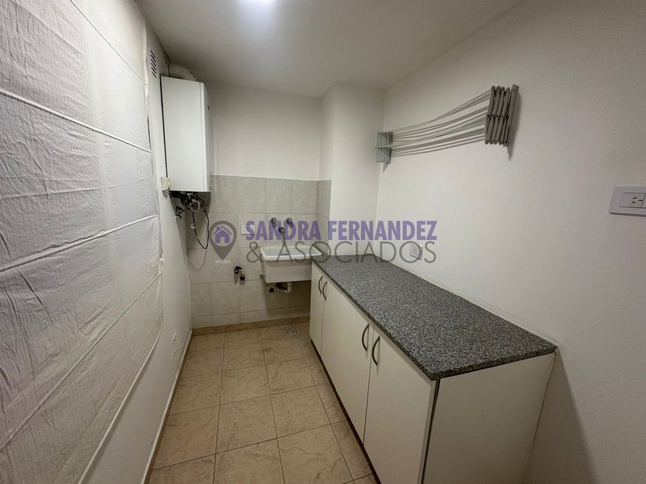 Neuquen Alquiler Oficina Zona Bancaria Policlinico Neuquen. Correo Argentino con cochera