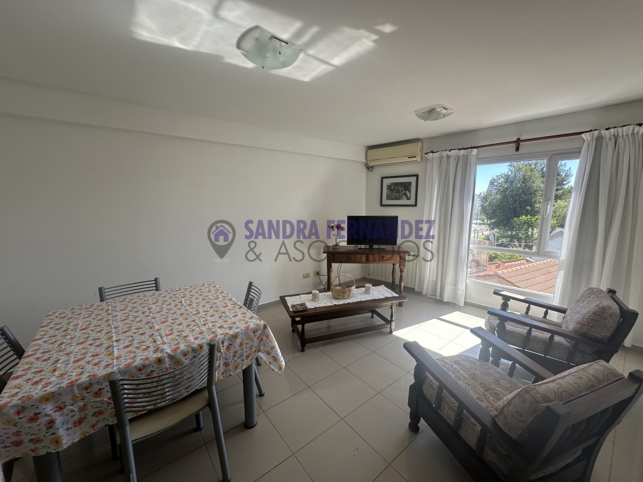 Neuquen. Alquiler. Departamento 2 dormitorios amoblado. Cochera. Barrio Santa Genoveva