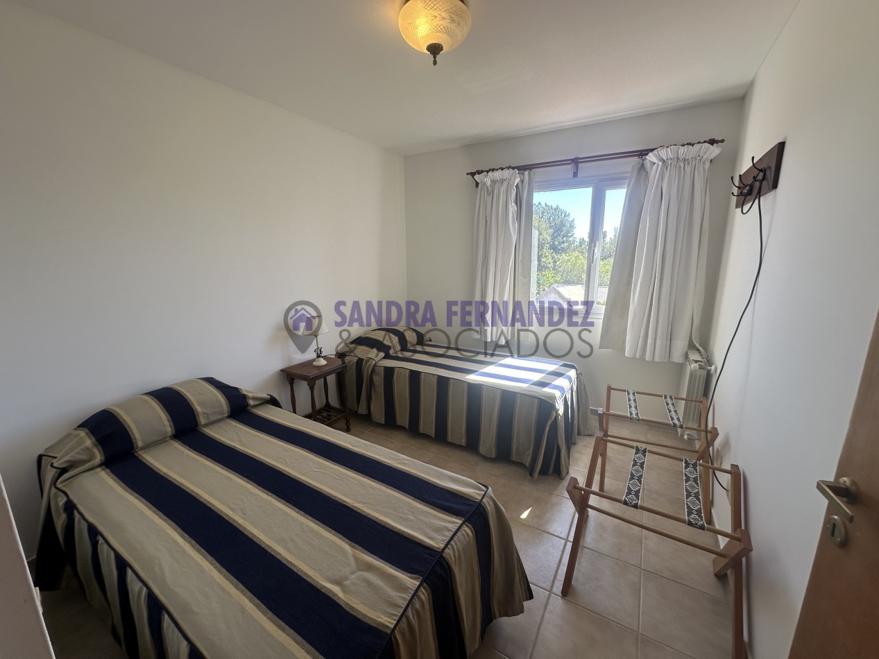 Neuquen. Alquiler. Departamento 2 dormitorios amoblado. Cochera. Barrio Santa Genoveva