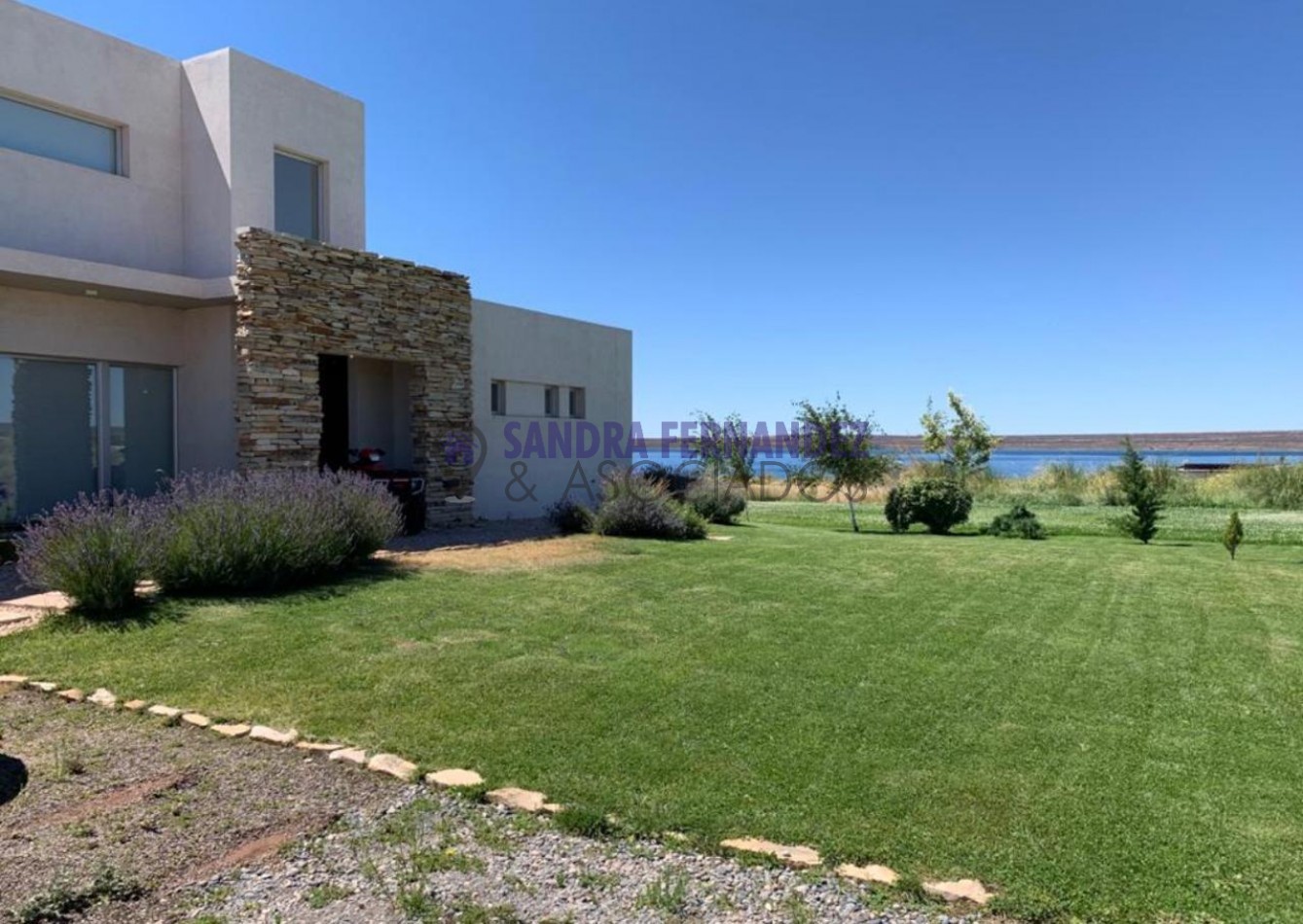  Neuquen. ALQUILER/VENTA La Peninsula Casa amoblada equipada 3 dormitorios