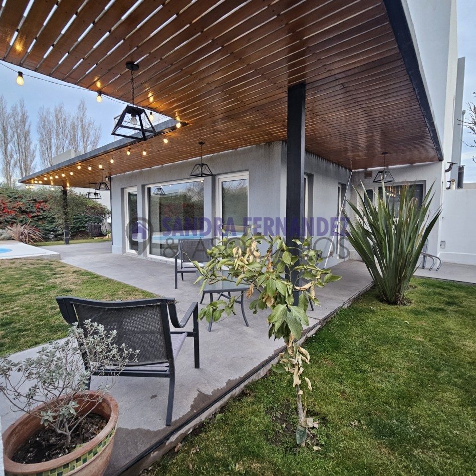 Neuquen Alquiler Casa Nivel gerencial en dos plantas Barrio Cerrado Sauces del Limay