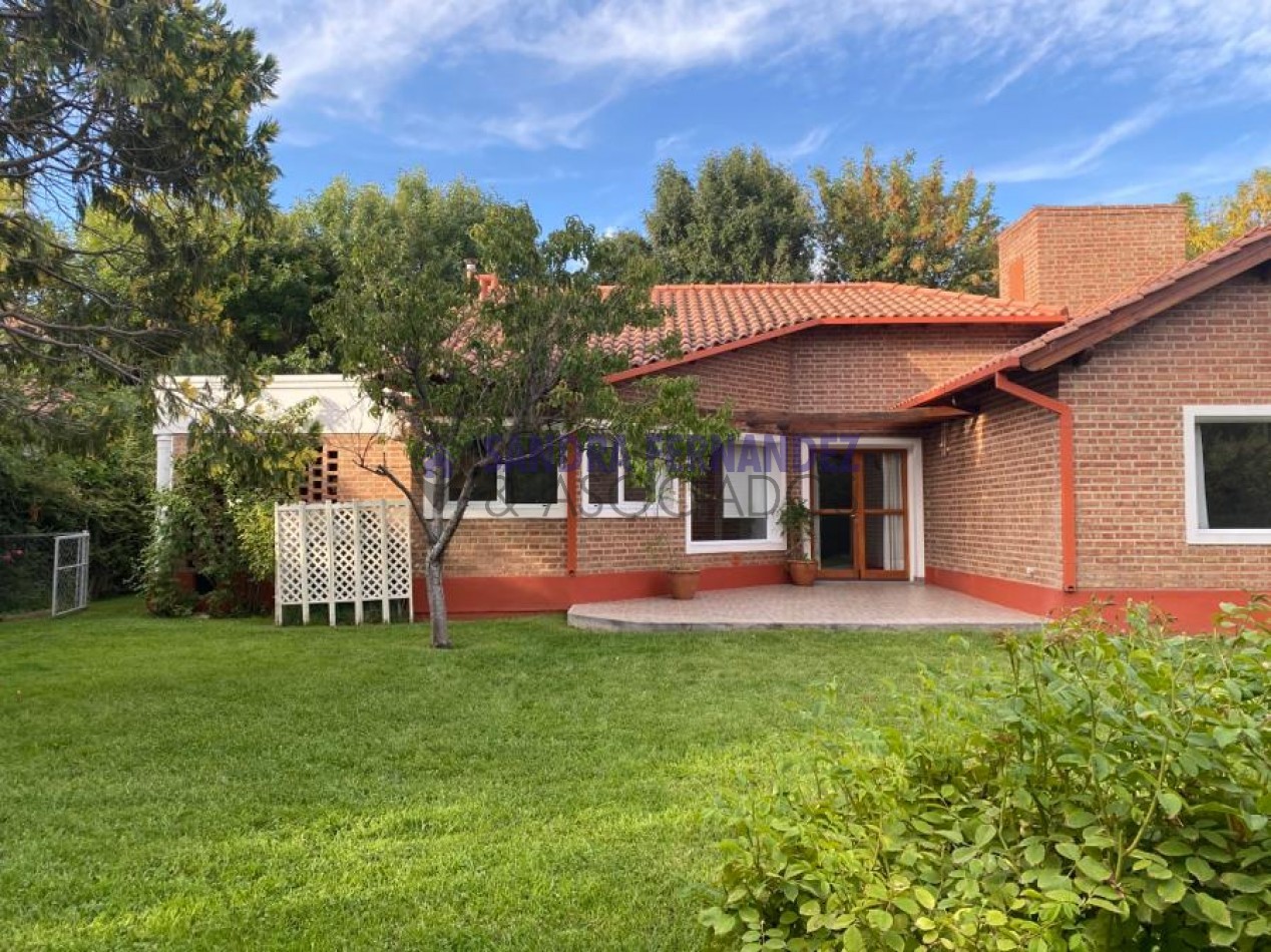 Neuquen. Venta Casa 2 dormitorios (suite) en una sola planta. Barrio Rincon Club de Campo