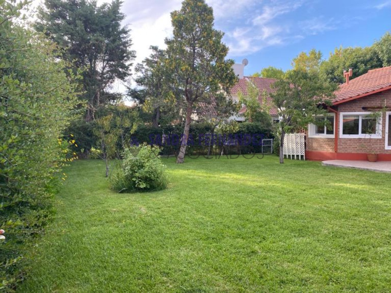 Neuquen. Alquiler Casa 2 dormitorios (suite) en una sola planta. Barrio Rincon Club de Campo