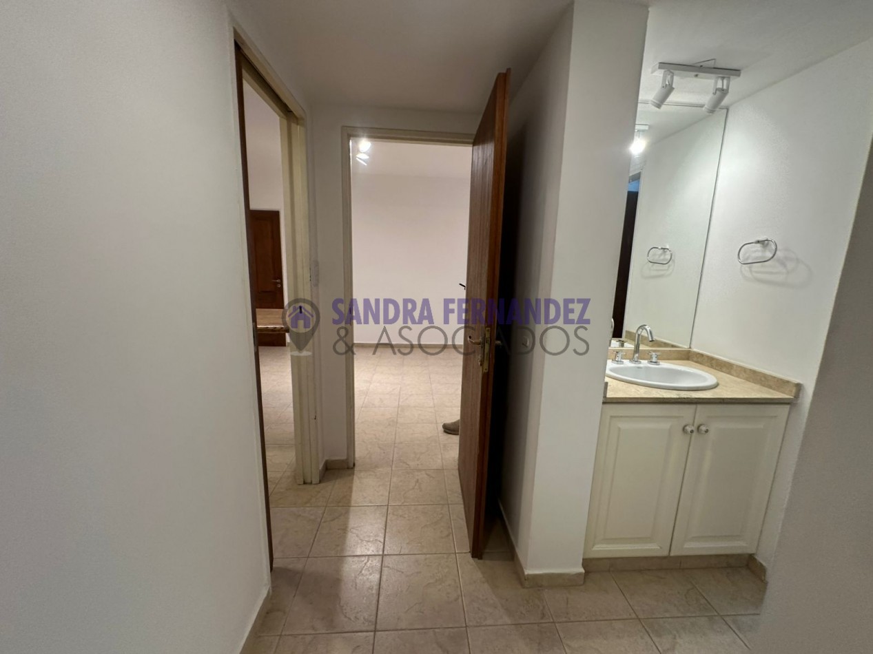 Neuquen Alquiler Oficina Zona Bancaria Policlinico Neuquen. Correo Argentino con cochera