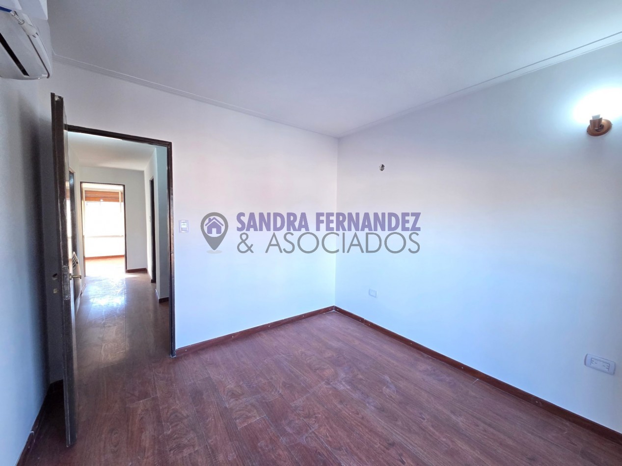 Neuquen Alquiler Duplex 3 dormitorios entrada para vehiculo con rejas