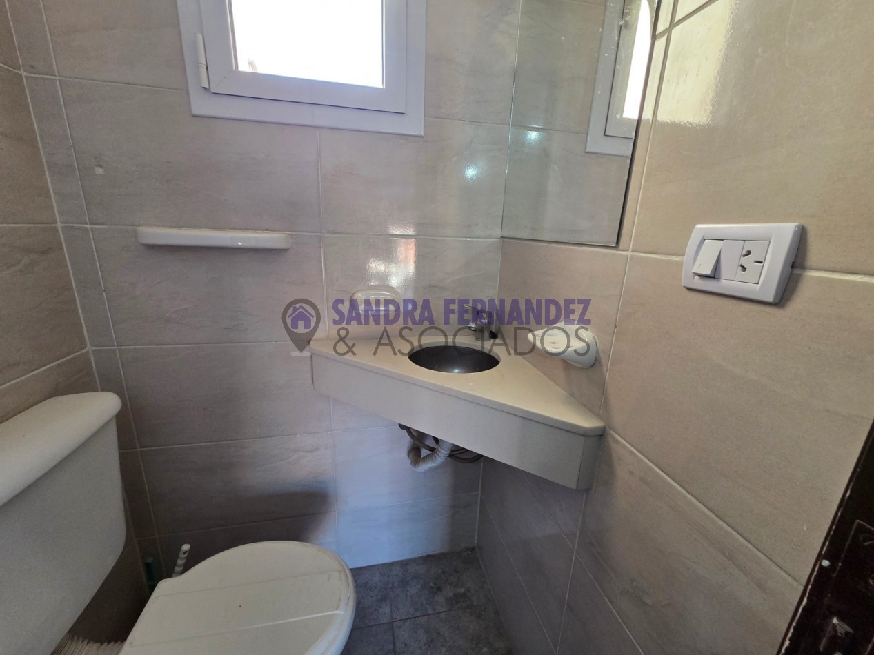 Neuquen Alquiler Duplex 3 dormitorios entrada para vehiculo con rejas