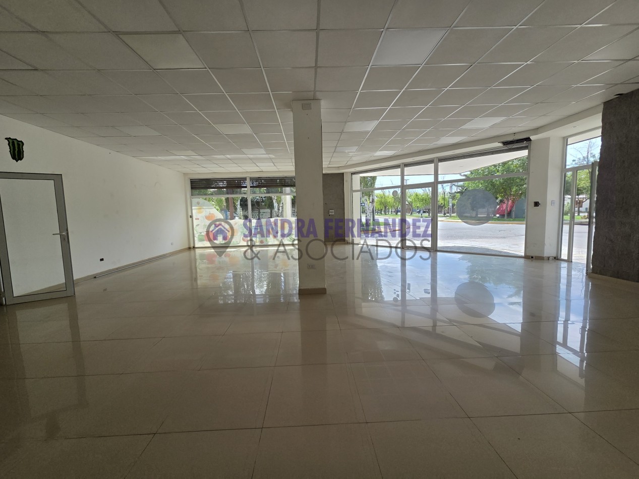 Neuquen Alquiler Local Oficina Comercial en esquina