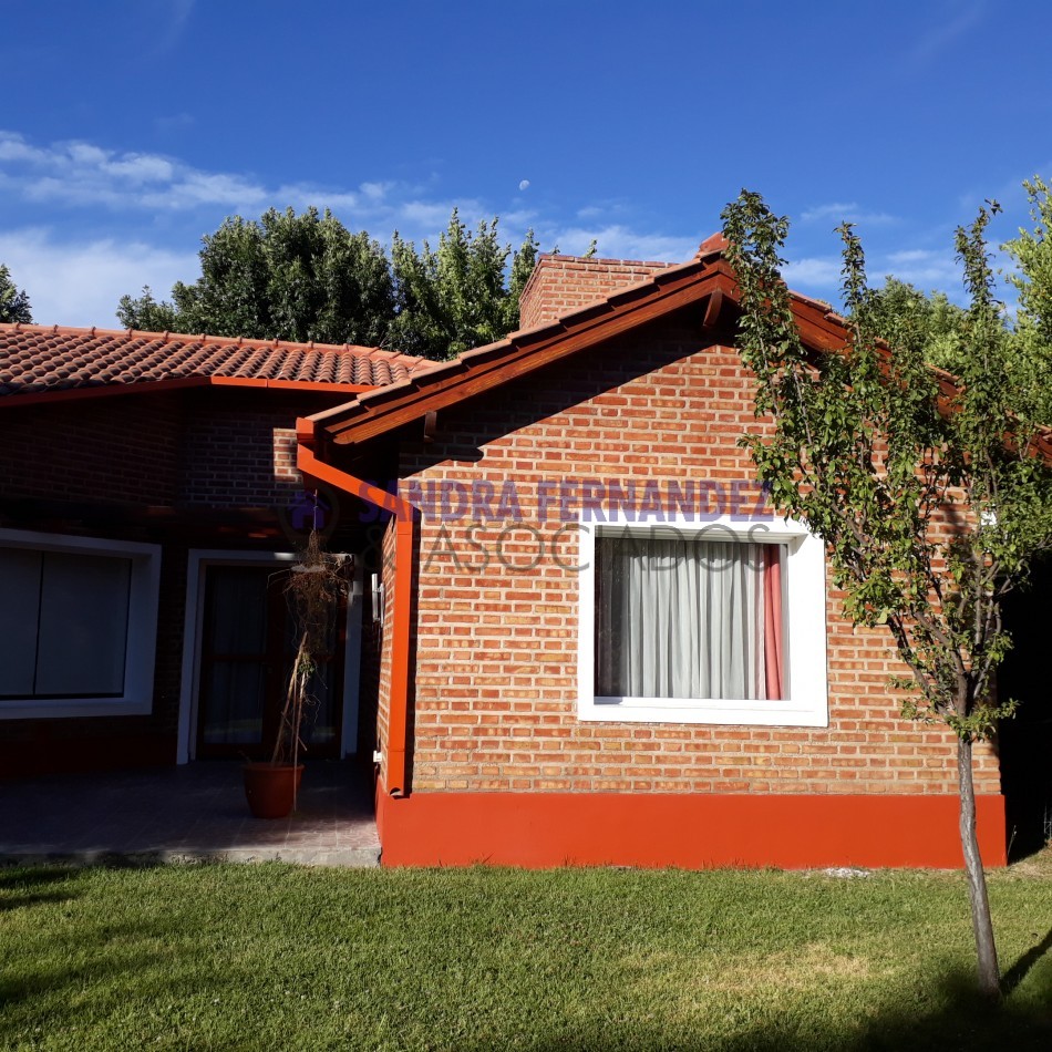 Neuquen. Alquiler Casa 2 dormitorios (suite) en una sola planta. Barrio Rincon Club de Campo