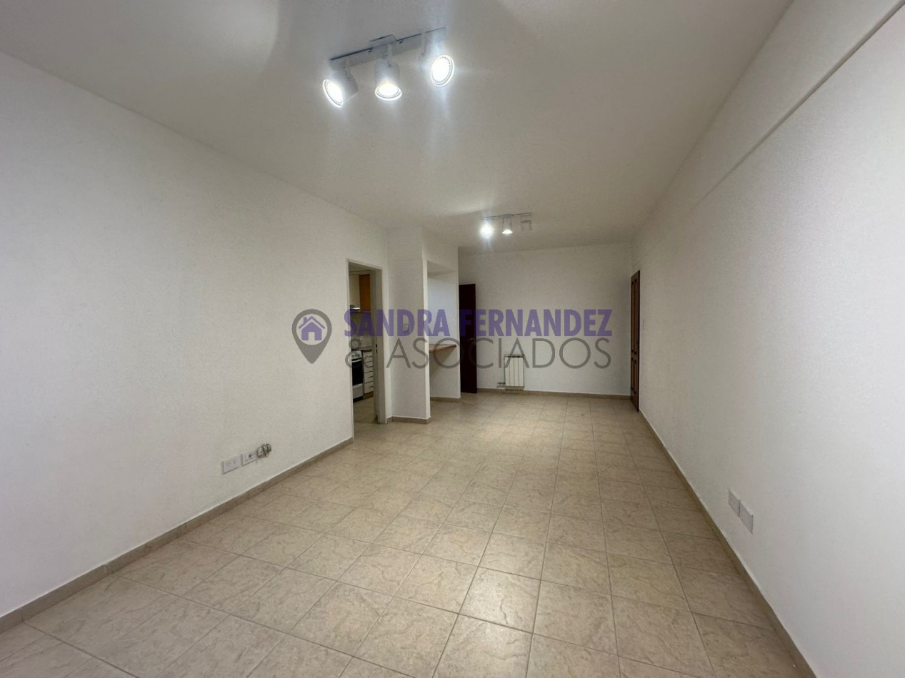 Neuquen Alquiler Oficina Zona Bancaria Policlinico Neuquen. Correo Argentino con cochera