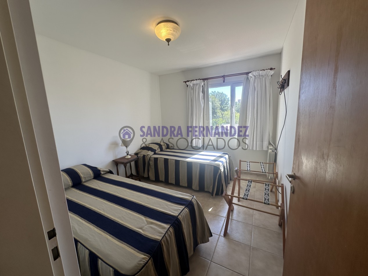 Neuquen. Alquiler. Departamento 2 dormitorios amoblado. Cochera. Barrio Santa Genoveva