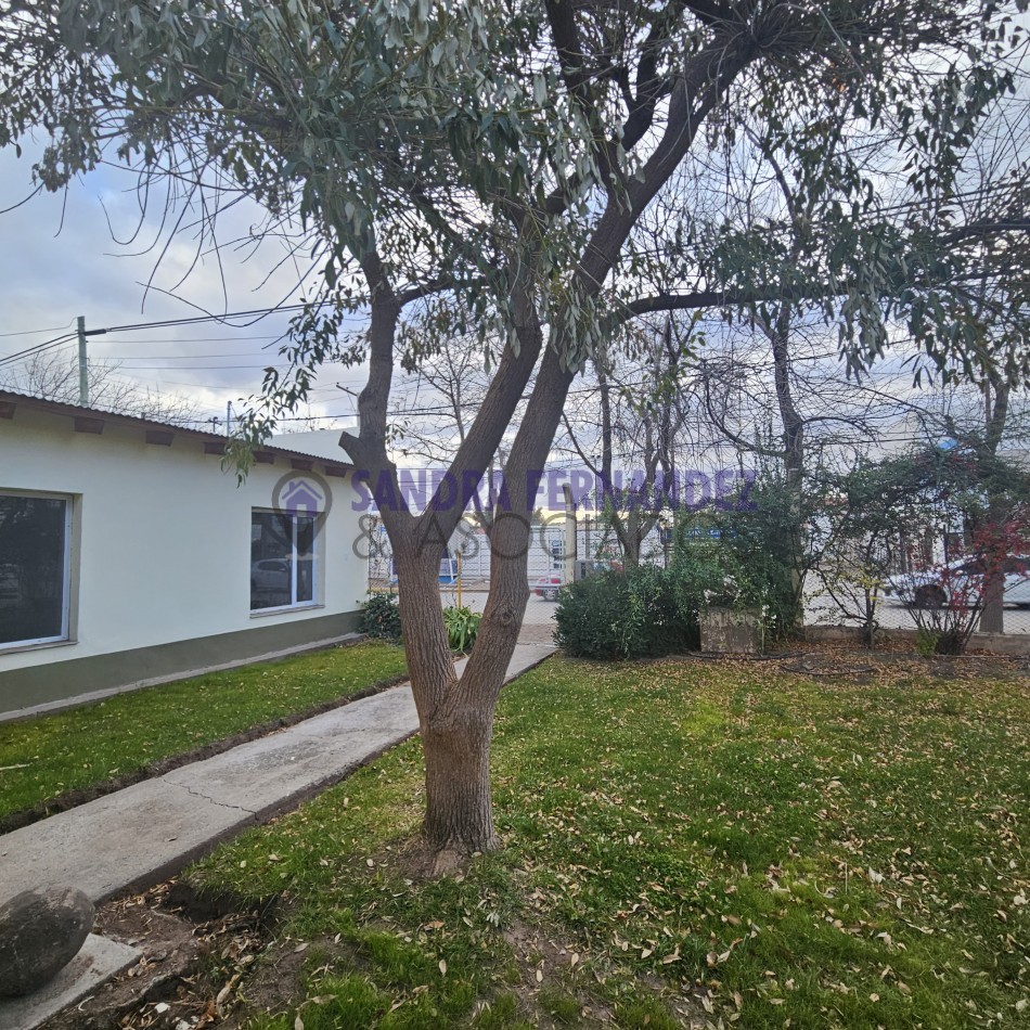 Neuquen Centenario Casa/Oficina  Zona Primera rotonda de ingreso a la ciudad, a metros de Farmacia Global sobre ruta 7