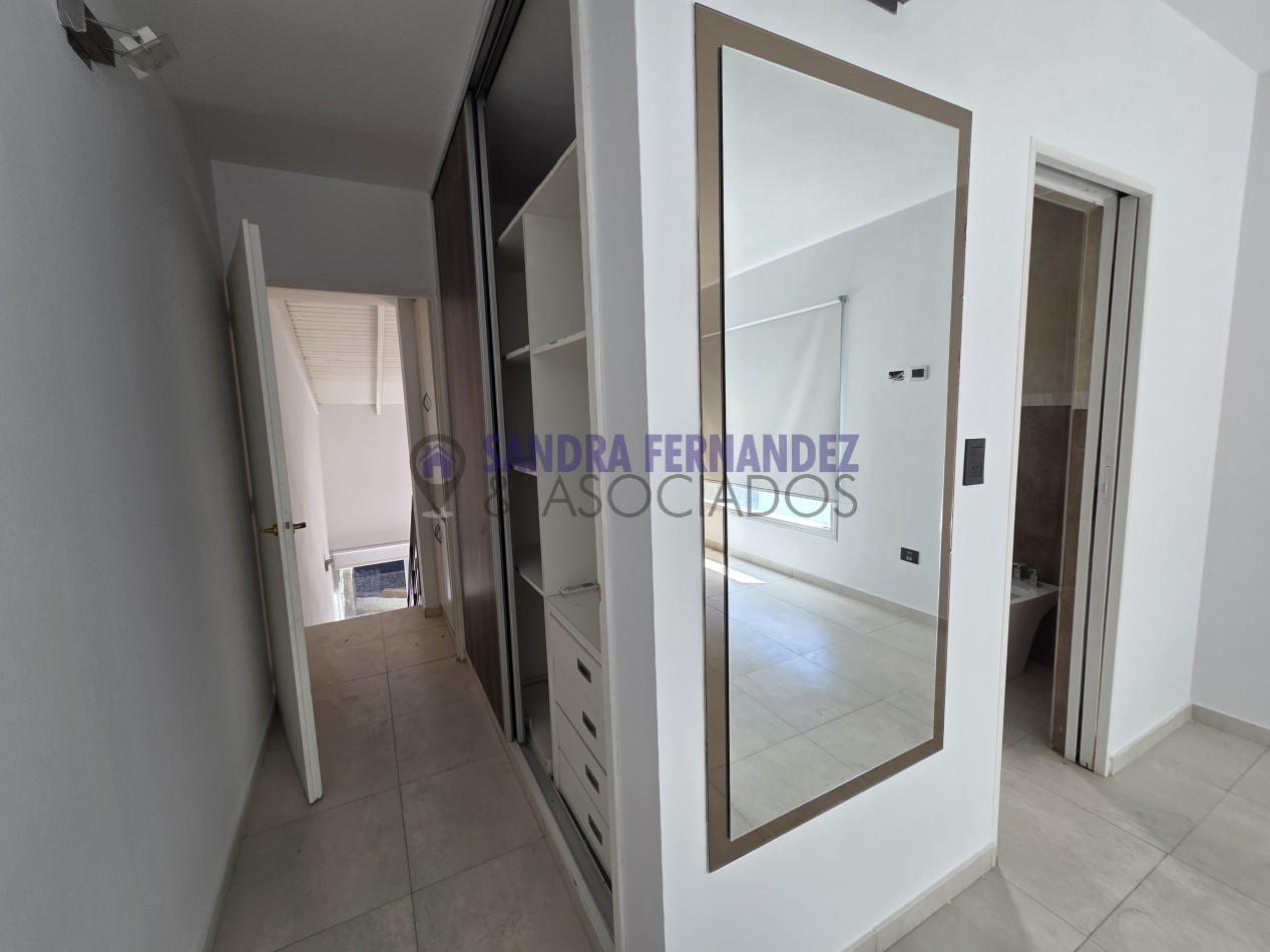 Neuquen. Alquiler. Casa 3 dormitorios suite, con piscina. 