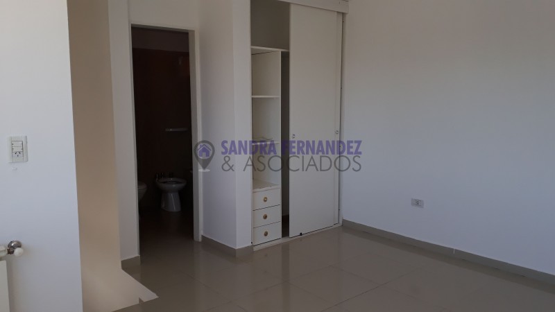 Neuquen, Alquiler, Semipiso 2 dormitorios en suite, Barrio Santa Genoveva