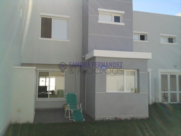 Neuquen Alquiler Duplex 3 dormitorios(suite) Jardines del Rey