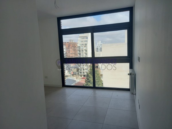 Neuquen, Alquiler. 1 dormitorio en Suite. A ESTRENAR Edifico Plaza Club