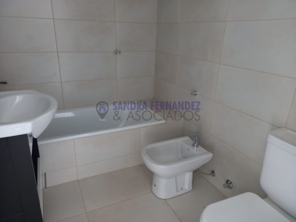 Neuquen, Alquiler. 1 dormitorio en Suite. A ESTRENAR Edifico Plaza Club