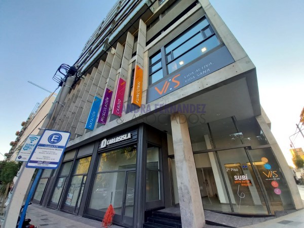 Neuquen, Alquiler. LOCALCOMERCIAL A ESTRENAR Edifico Plaza Club