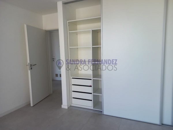 Neuquen, Alquiler. 1 dormitorio.  Edifico Plaza Club