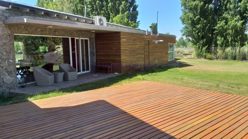 Neuquen. Plottier. Venta. Predio con Casa 3 dormitorios. Piscina