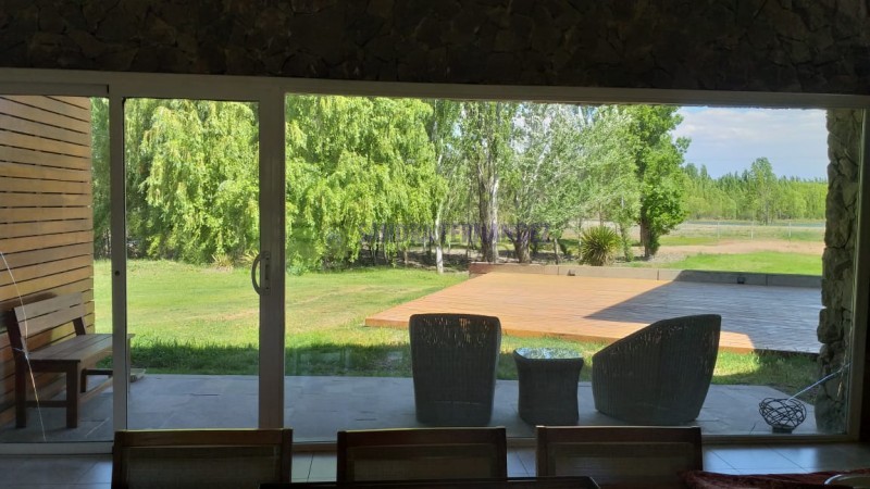 Neuquen. Plottier. Venta. Predio con Casa 3 dormitorios. Piscina