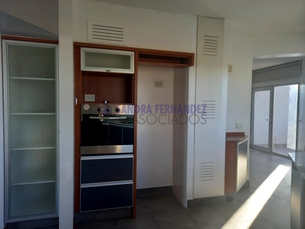 Neuquen. Alquiler. Piso. Santa Genoveva, 3 dormitorios en suite. 