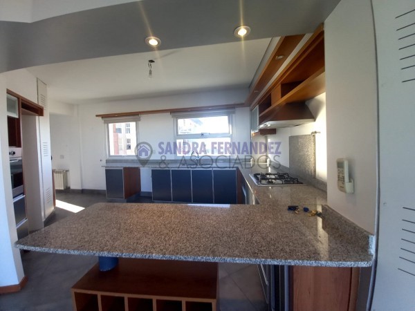 Neuquen. Alquiler. Piso. Santa Genoveva, 3 dormitorios en suite. 