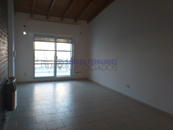 Neuquen. Alquiler Departamento en duplex 2 dormitorios San Martin 1600