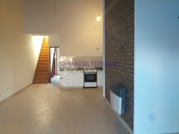 Neuquen. Alquiler Departamento en duplex 2 dormitorios San Martin 1600