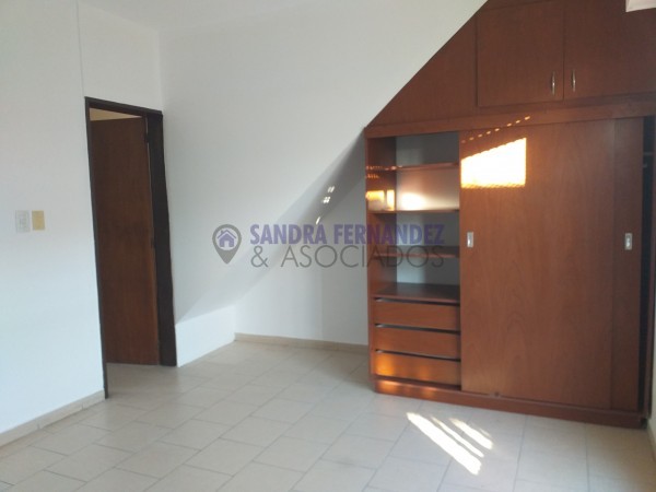 Neuquen. Alquiler Departamento en duplex 2 dormitorios San Martin 1600