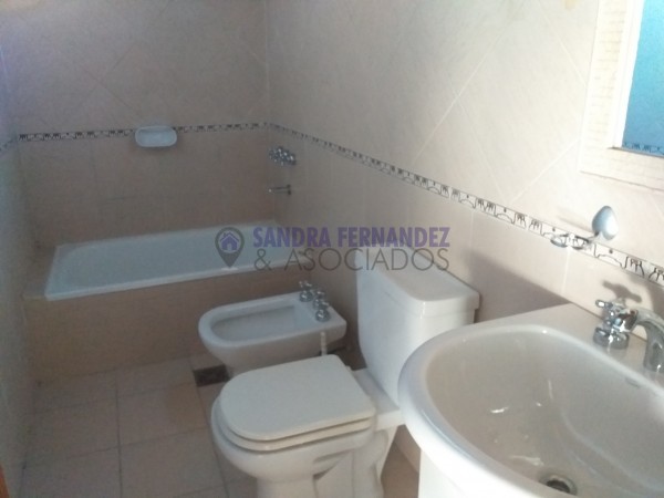 Neuquen. Alquiler Departamento en duplex 2 dormitorios San Martin 1600