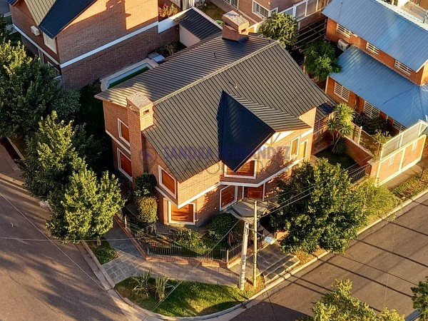 Neuquen. Alquiler Casa 3 dormitorios Casa Barrio Santa Genoveva