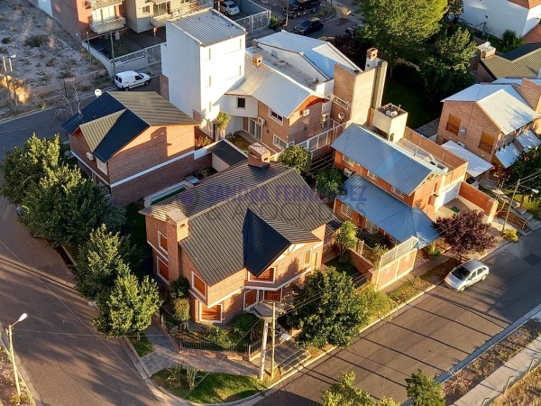 Neuquen. Alquiler Casa 3 dormitorios Casa Barrio Santa Genoveva