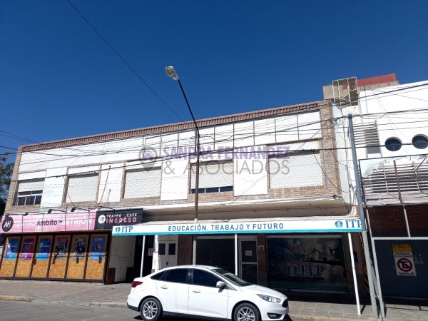 Neuquen. Alquiler. Local comercial. Oficina en dos plantas. Bajo Zona Comercial cercano Galería paseo del Sol