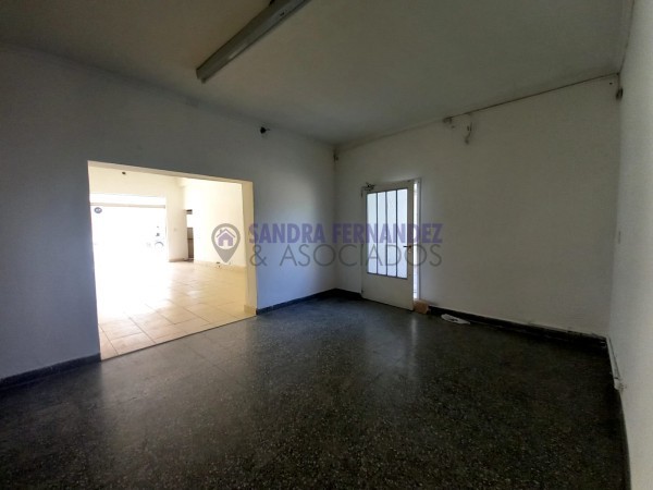 Neuquen. Alquiler. Local comercial. Oficina en dos plantas. Bajo Zona Comercial cercano Galería paseo del Sol