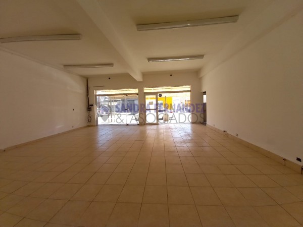 Neuquen. Alquiler. Local comercial. Oficina en dos plantas. Bajo Zona Comercial cercano Galería paseo del Sol