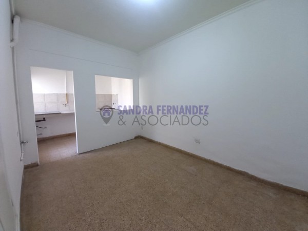 Neuquen. Alquiler. Local comercial. Oficina en dos plantas. Bajo Zona Comercial cercano Galería paseo del Sol